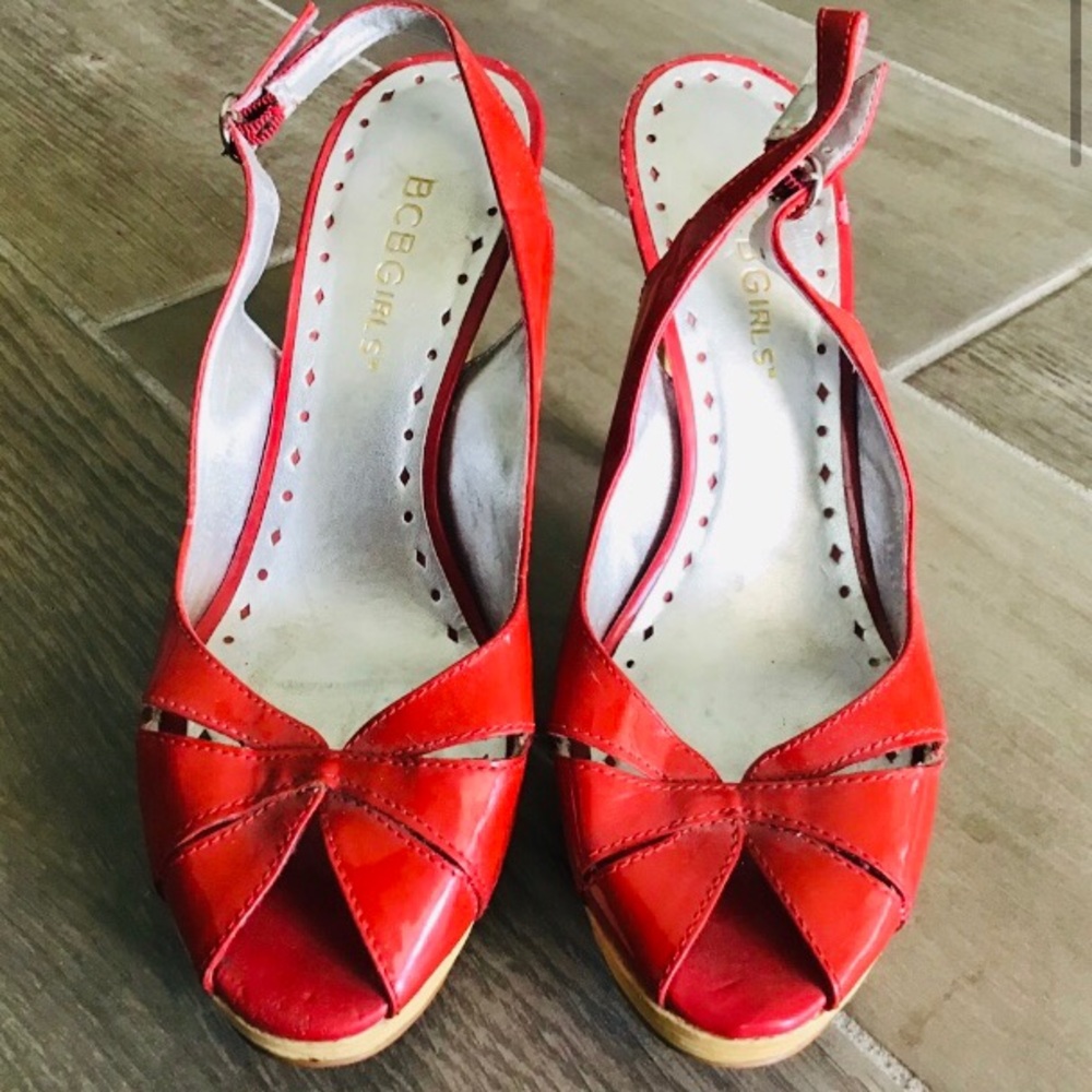 BCBGGirls red leather wood platform strappy sandals size 6B